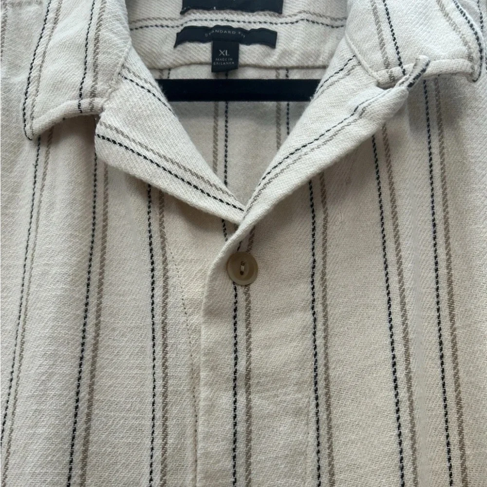 Banana Republic Short Sleeve Resort Wear Lightweight Button Down Shirt - Picture 8 of 15